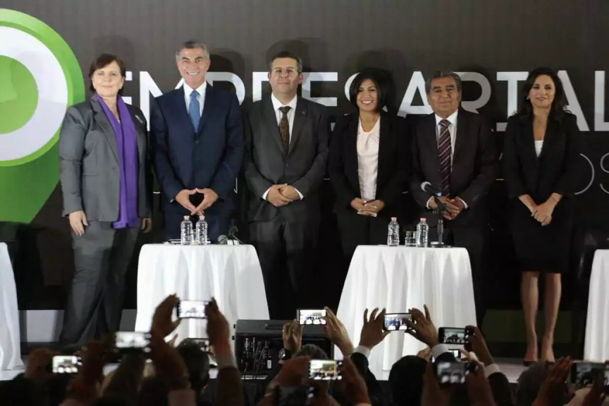 Los candidatos presentaron sus propuestas de gobierno al sector empresarial. 