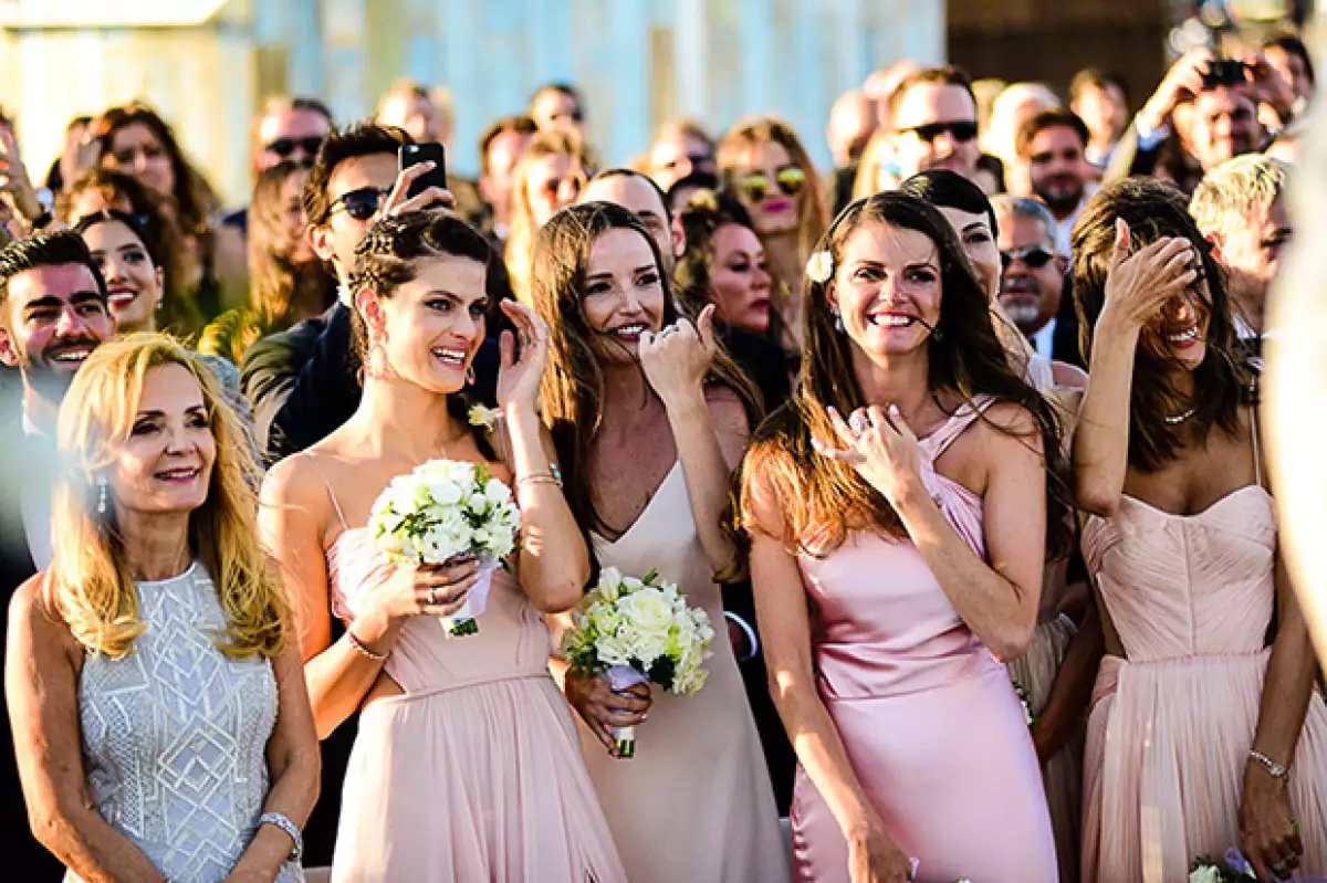 El bride squad estaba formado por Alessandra Ambrosio, Isabeli Fontana y las amigas más cercanas de la modelo.