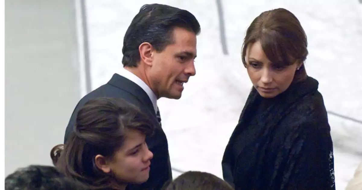 La pareja asistió a una audiencia oficial, donde el Papa Benedicto XVI les dio la bendición; luego, el gobernador del Estado de México dijo que pronto se casaría.