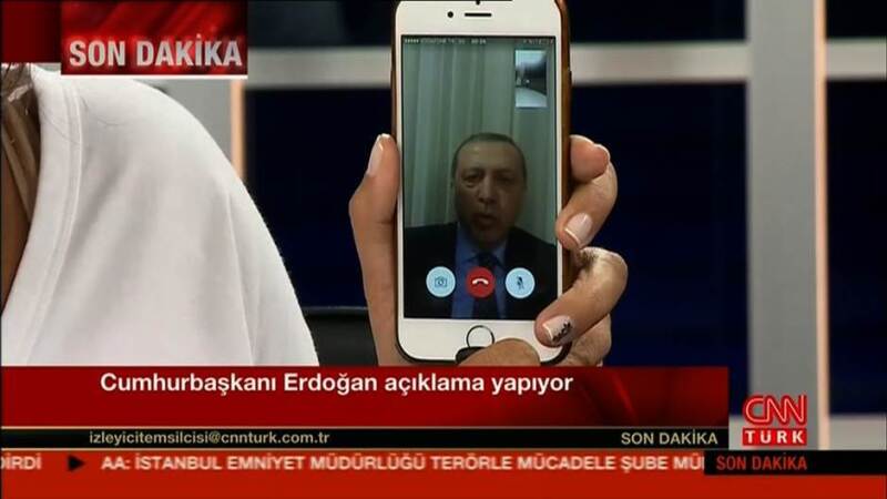 El Departamento de Estado de EU denunció el bloqueo de redes sociales, pero CNN logró hablar con Erdogan vía Facetime.