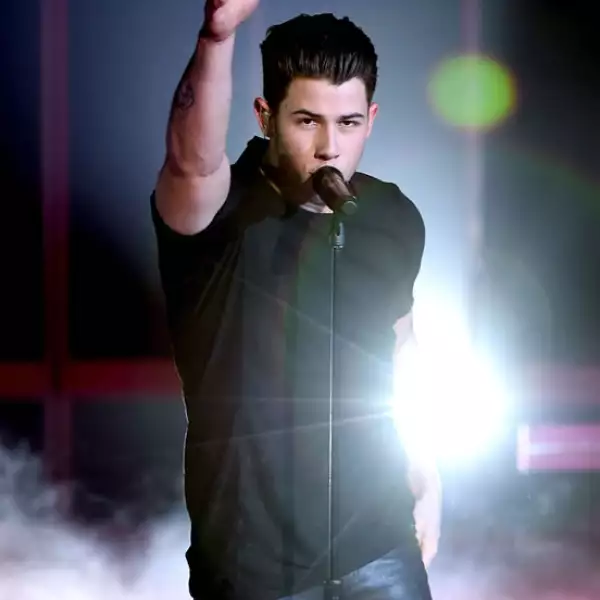 El menor de los Jonas Brothers, Nick Jonas, se presentó para cantar