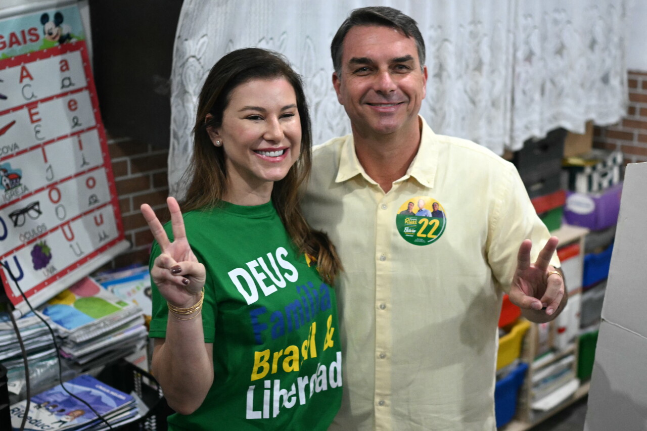 Flávio Bolsonaro toma ventaja sobre Lula y apunta a ganar la primera vuelta presidencial en Brasil
