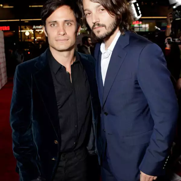 Gael García y Diego Luna coincidieron con los otros actores que desfilaron en la alfombra en sentirse honrados de haber trabajado al lado de Pedro Armendáriz Jr.