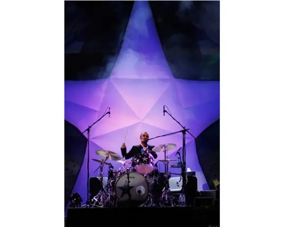 El ex Beatle deleitó a más de 10 mil personas congregadas la noche de ayer en el Auditorio Nacional, con sus más grandes éxitos.