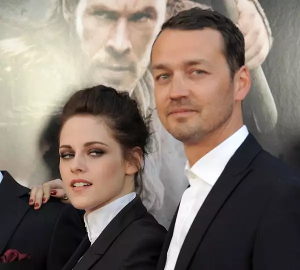 Kristen y Rupert viajaron a varios países para el estreno de Blancanieves y la leyenda del cazador.