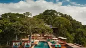 Las villas del resort cuentan con alberca privada, terrazas panorámicas y servicio personalizado.