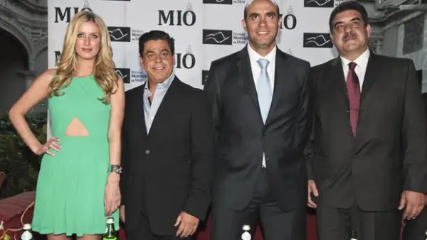 La empresaria aseguró que esta bebida es delicada y más refinada. Por otra parte platicó de su nuevo libro el cual será un manual de estilo y moda.