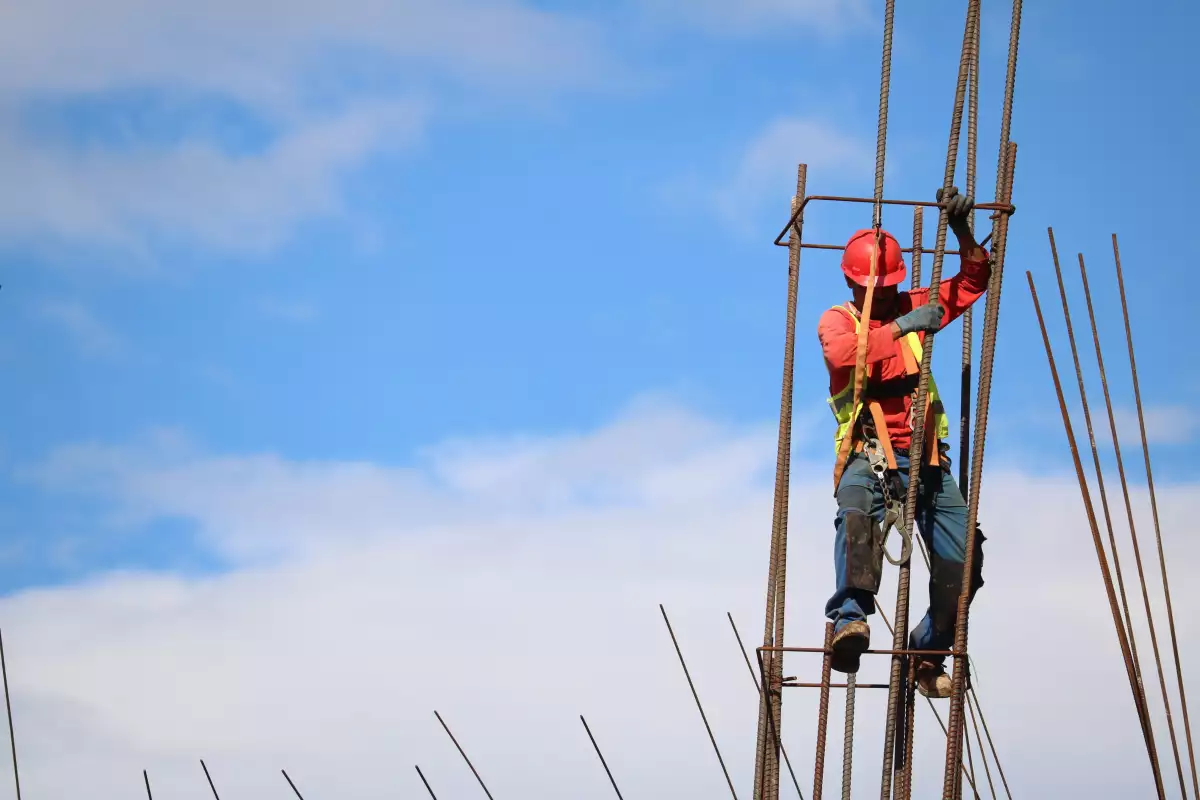Los trabajadores latinos de la construcción en Estados Unidos perciben sueldos que van de 15 a 22 dólares, pero no cuentan con algún otro beneficio.
Los trabajadores no cuentan con ningún otro beneficio