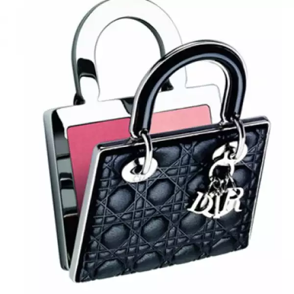 LADY DIOR, con paleta de dos tonos para labios, mejillas y párpados.