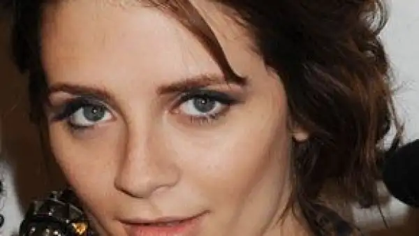Tras el fracaso de la serie 'The beautiful life' en la que participaba, la actriz tuvo que ser hospitalizada debido al shock, pues el mayor miedo de la joven de 22 años es sentirse inútil.