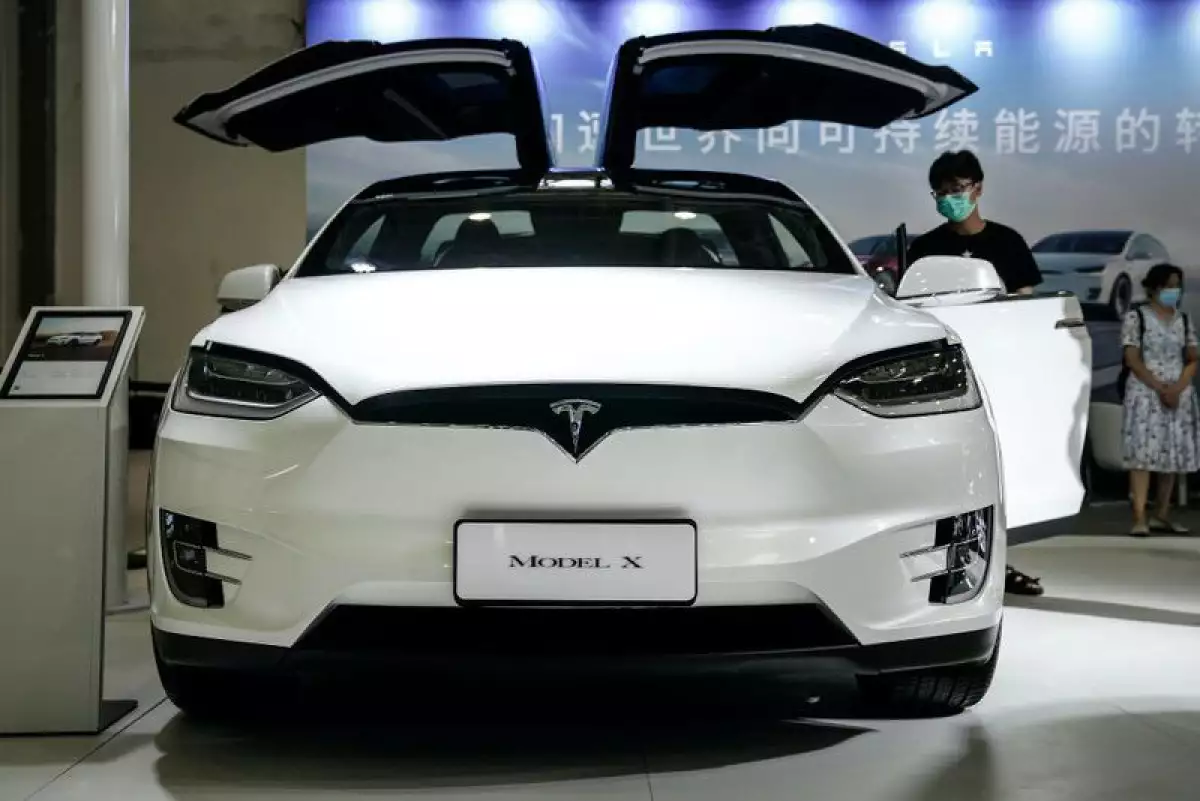 tesla_0.jpg