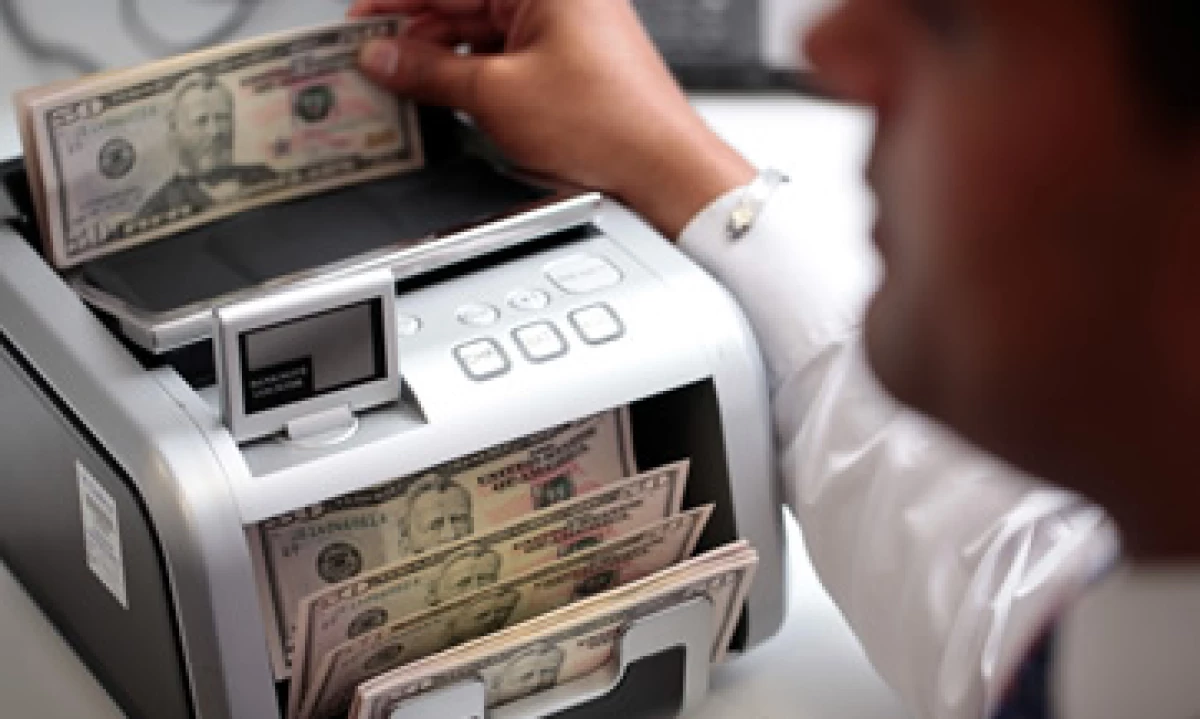 Banco Base estima que este lunes el tipo de cambio se ubique en un rango de 12.76 y 12.84 pesos. (Foto: Getty Images)