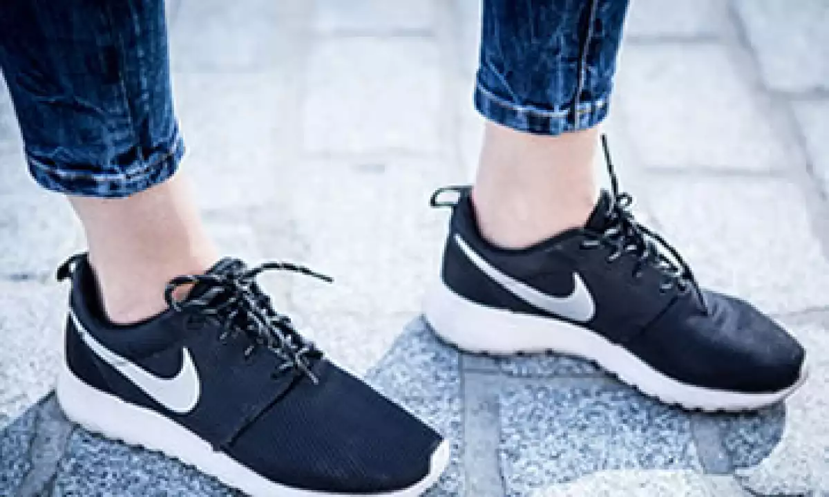 Los médicos recomiendan evitar los pantalones apretados. (Foto: Getty Images )