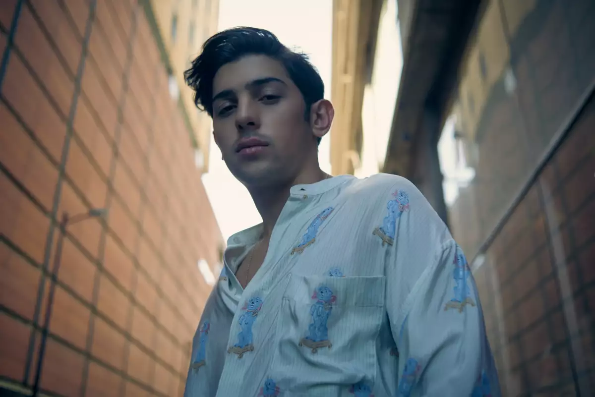 Tony Mils, el nieto de Slim que quiere romperla en la música pop