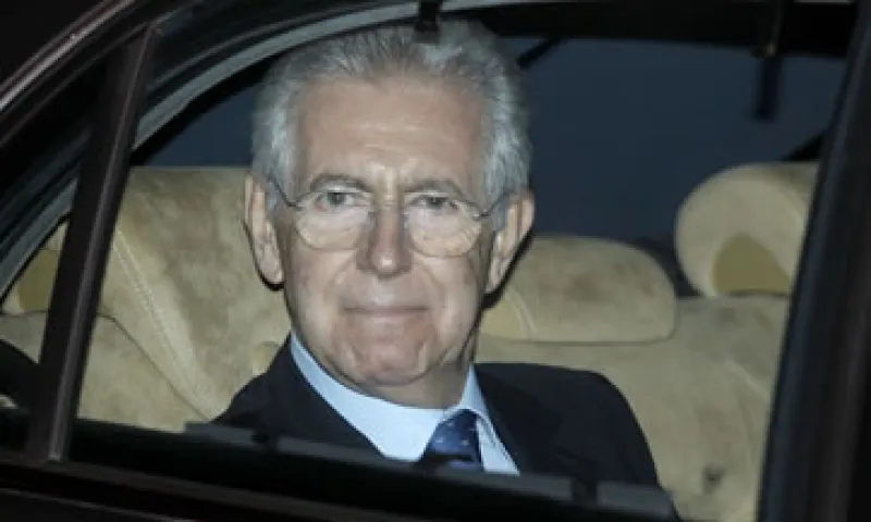 Mario Monti siempre ha apoyado una eurozona más integrada y ha escrito artículos donde criticaba las fallas políticas del Gobierno de Berlusconi. (Foto: AP)