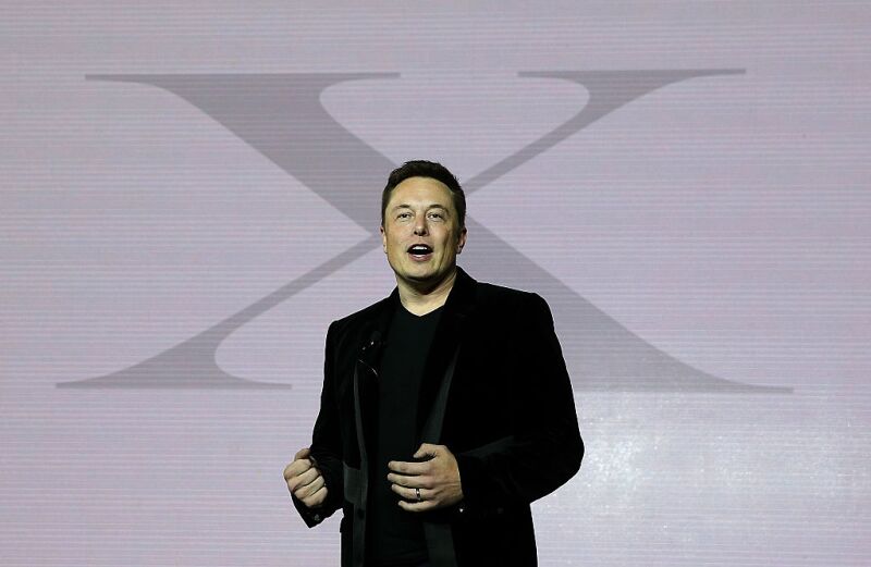 Elon Musk, creador de los autos Tesla y SpaceX, ahora quiere llevar la tecnología al hogar.