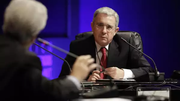 El expresidente colombiano, Álvaro Uribe, fue uno de los personajes que debatió en las últimas mesas de este encuentro.