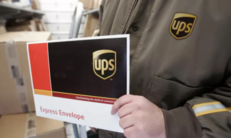 UPS asegura que los nuevos empleados trabajarán en cargar y descargar los paquetes, además de asistir a los conductores. (Foto: AP)