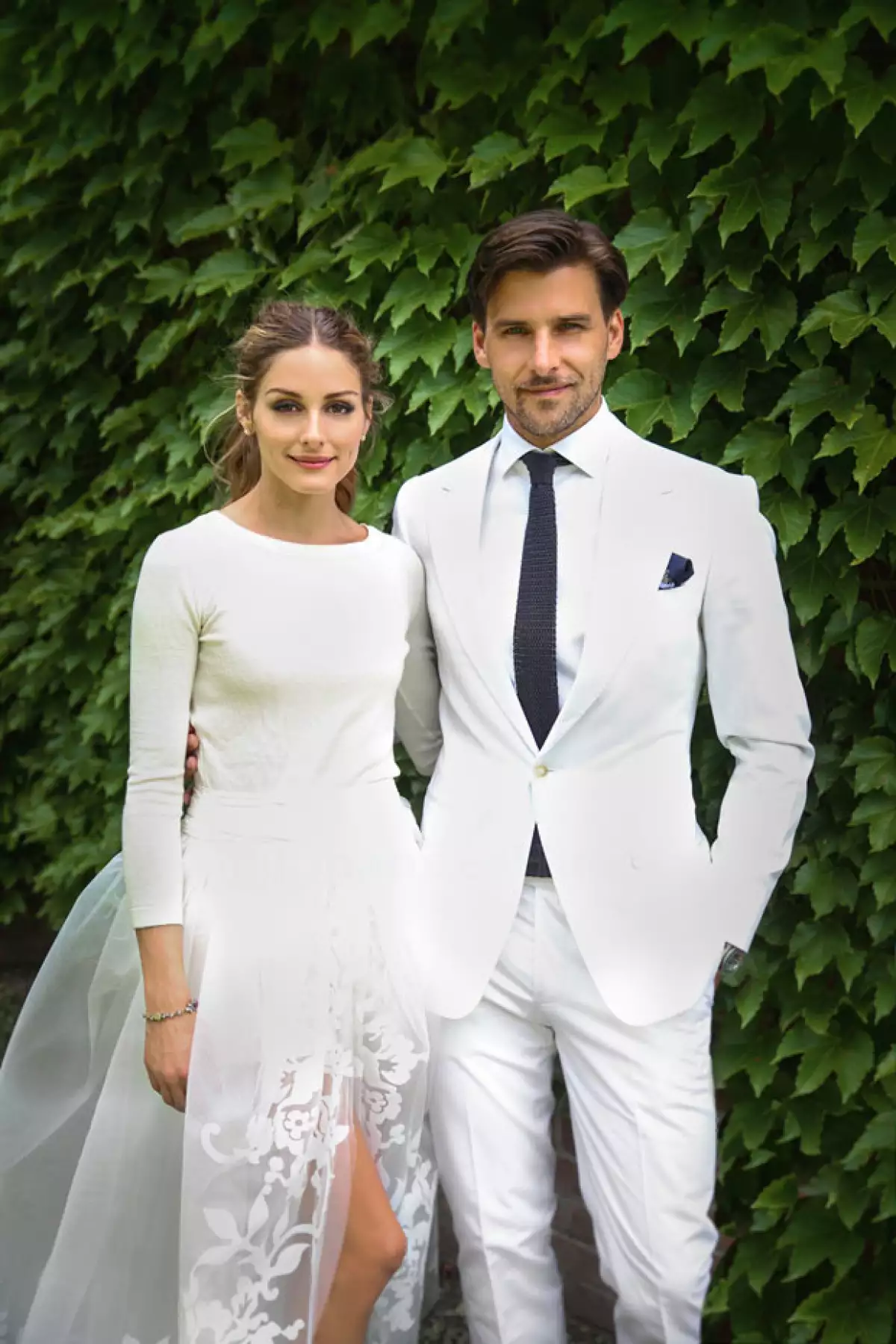 Olivia Palermo eligió a Carolina Herrera para su boda con el fotógrafo Johannes Huebl. No podría haber un momento más Carrie Bradshaw que llevar los ya icónicos Manolo Blahniks al altar.
