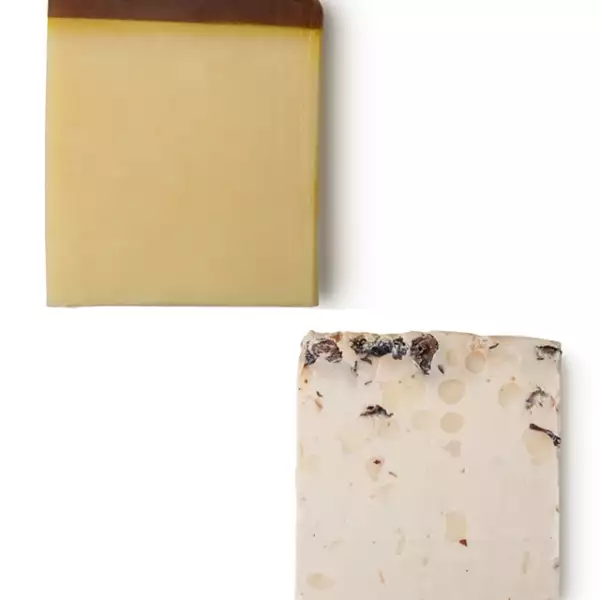 Lush: Jabón Honey I Washed the Kids, Jabón Sultana. 115 pesos cada uno. Plaza Satélite.