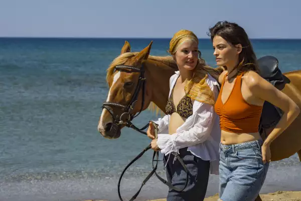 Fotograma de la cinta Hot Milk de Rebecca Lenkiewicz. 