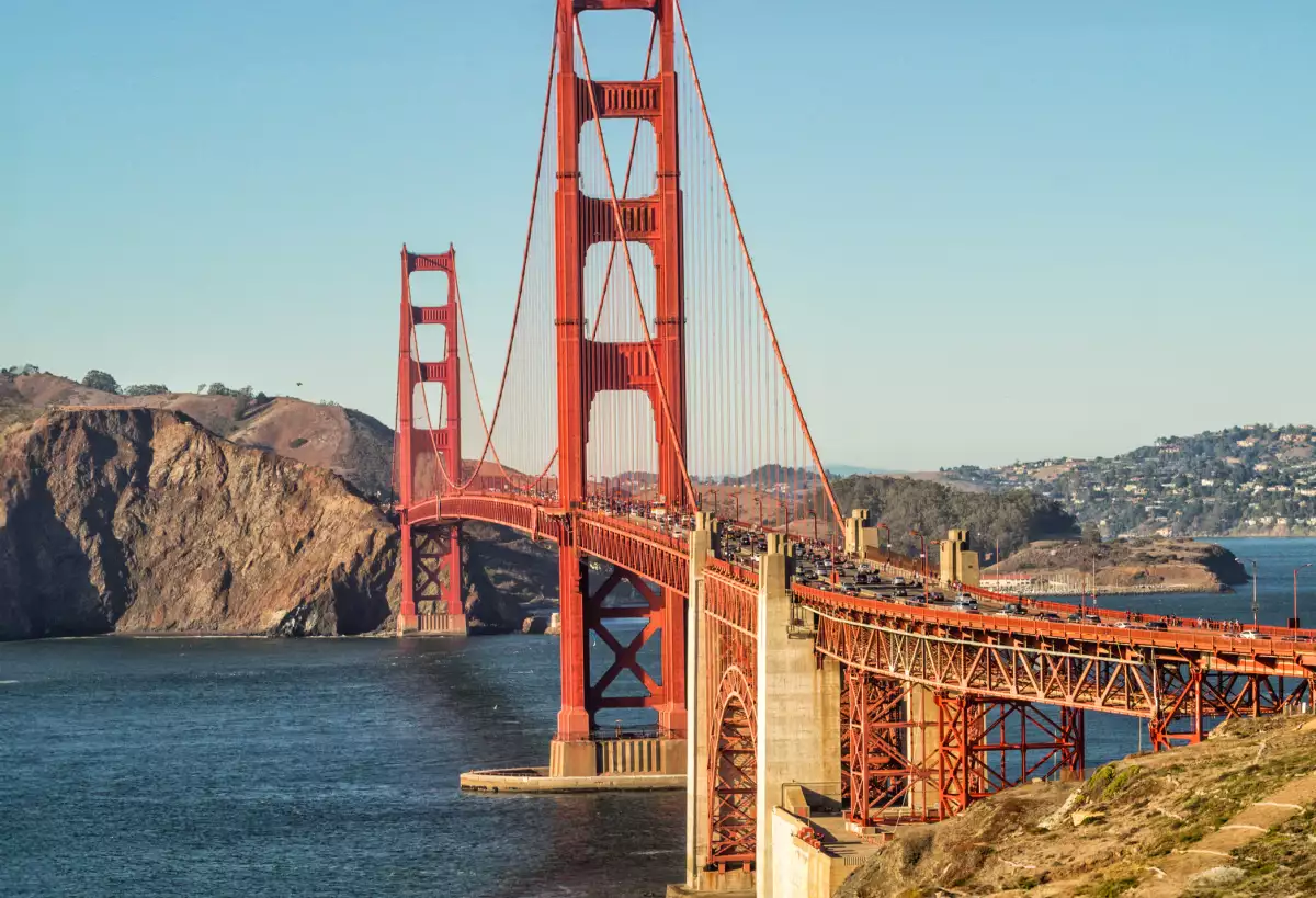 ¿Cómo funciona el sistema anti suicidios del puente Golden Gate?