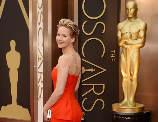 Jennifer Lawrence durante su paso por la red carpet de este año.