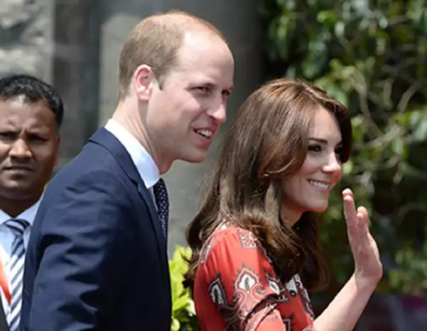 El atuendo era rojo, con estampados en blanco y negro,así como con un pequeño peplum.