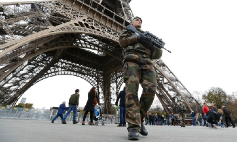 La presencia militar es notable, mucho más de lo habitual, en calles, monumentos, edificios públicos, puentes, aeropuertos, estaciones de trenes y autobuses de la capital. (Foto: Reuters )