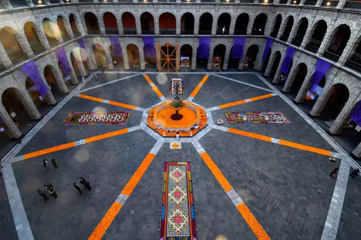 Ofrenda en el Patio Central del Palacio Nacional