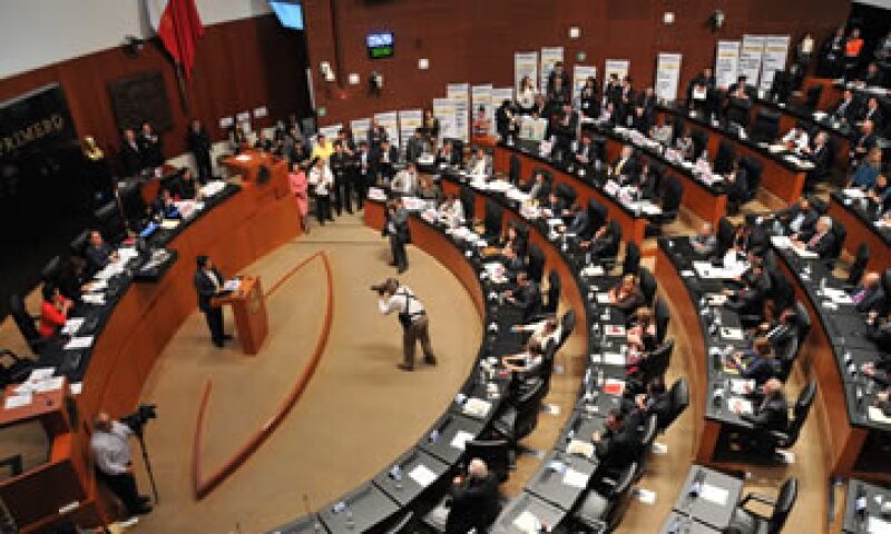 La Ley de Hidrocarburos aprobada por el Senado fija las reglas para que una empresa obtenga un contrato. (Foto: Notimex)
