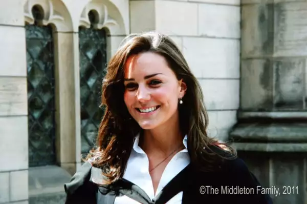 En 2005 se graduó del St. Andrews University, Scotland.