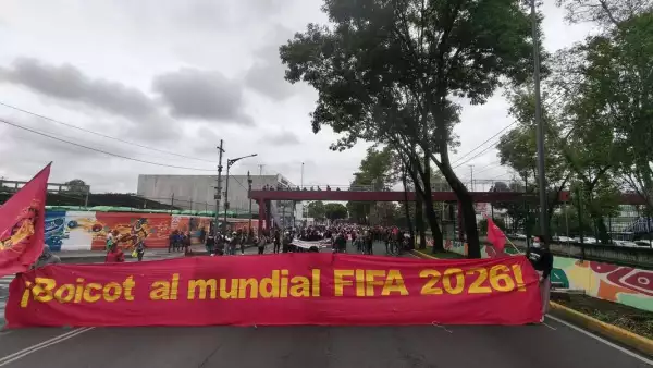 Marcha de la CNTE hacia el Estadio Banorte