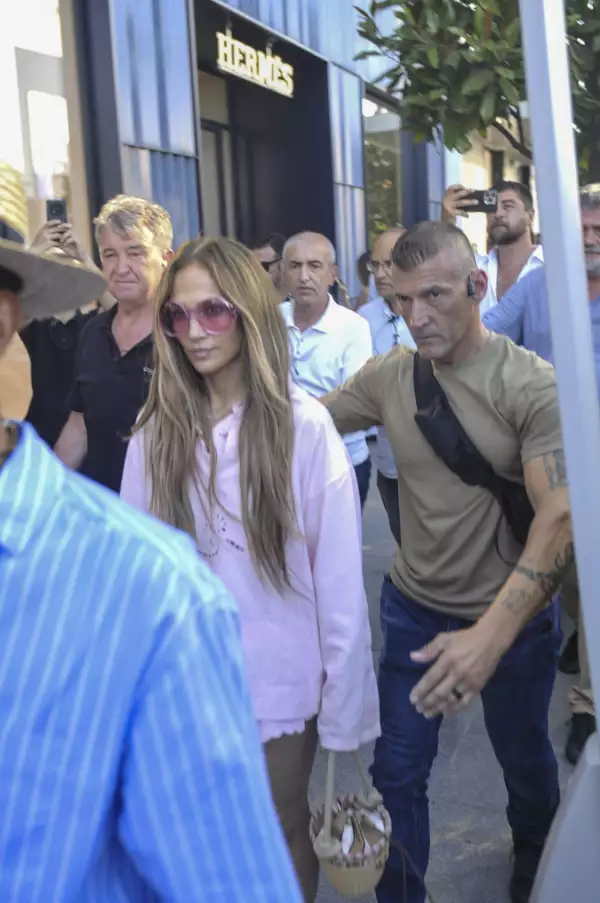 EXC Jennifer Lopez