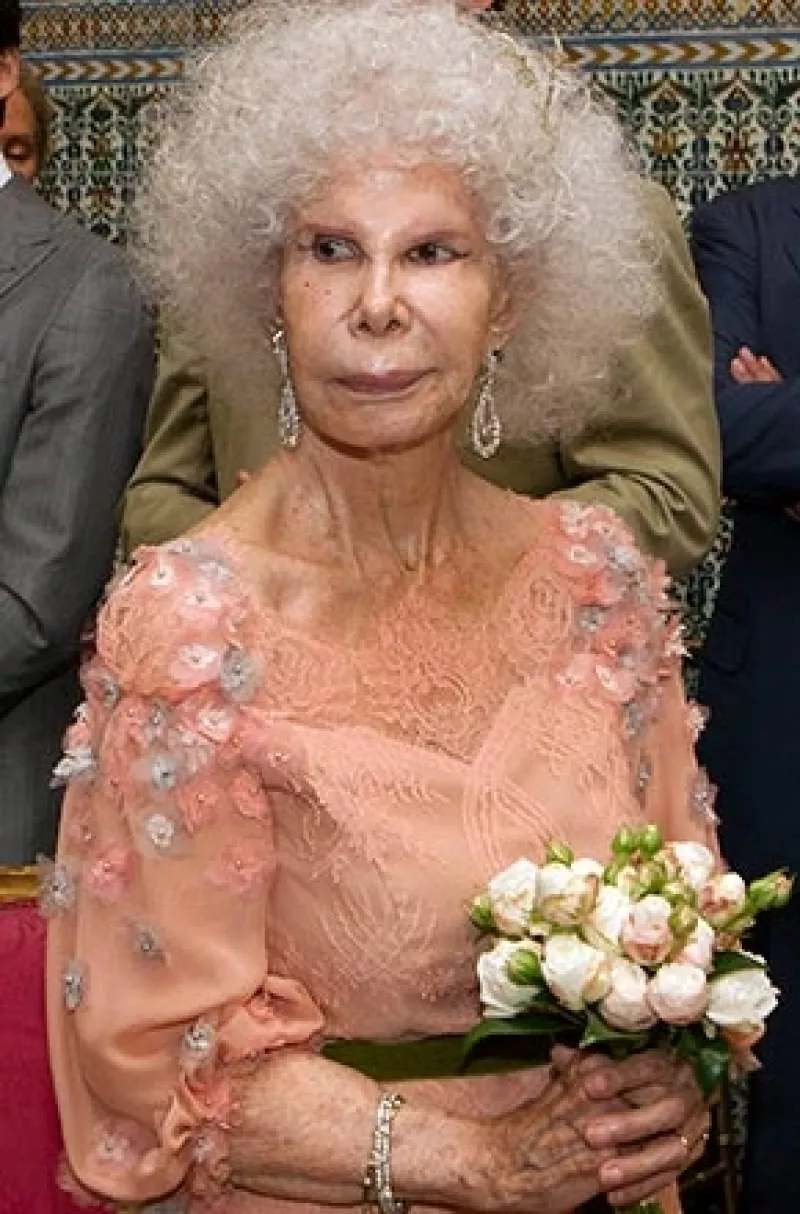 Cayetana de Alba ha muerto a los 88 años en el sevillano Palacio de Dueñas rodeada de sus hijos y de su tercer marido, Alfonso Díez.