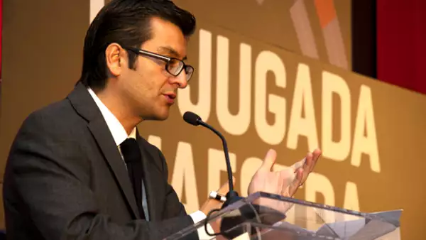 Adolfo Ortega, editor general de la revista Expansión dirigió un mensaje de bienvenida a los asistentes. Durante su discurso reveló que sólo cinco empresas participantes habían llegado a la final.