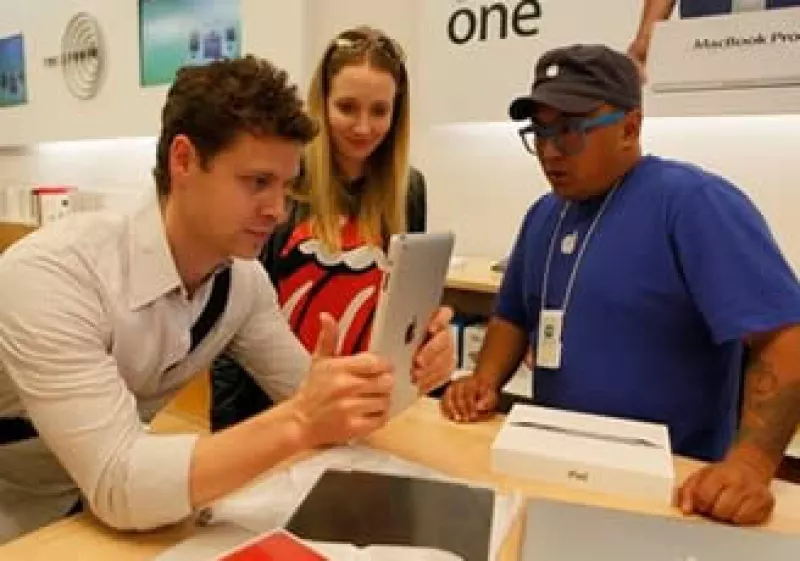 La iPad 1 vendió 300,000 unidades en su fin de semana debut en las tiendas estadounidenses. (Foto: AP)