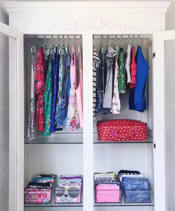closet-organizado-por-colores.jpg