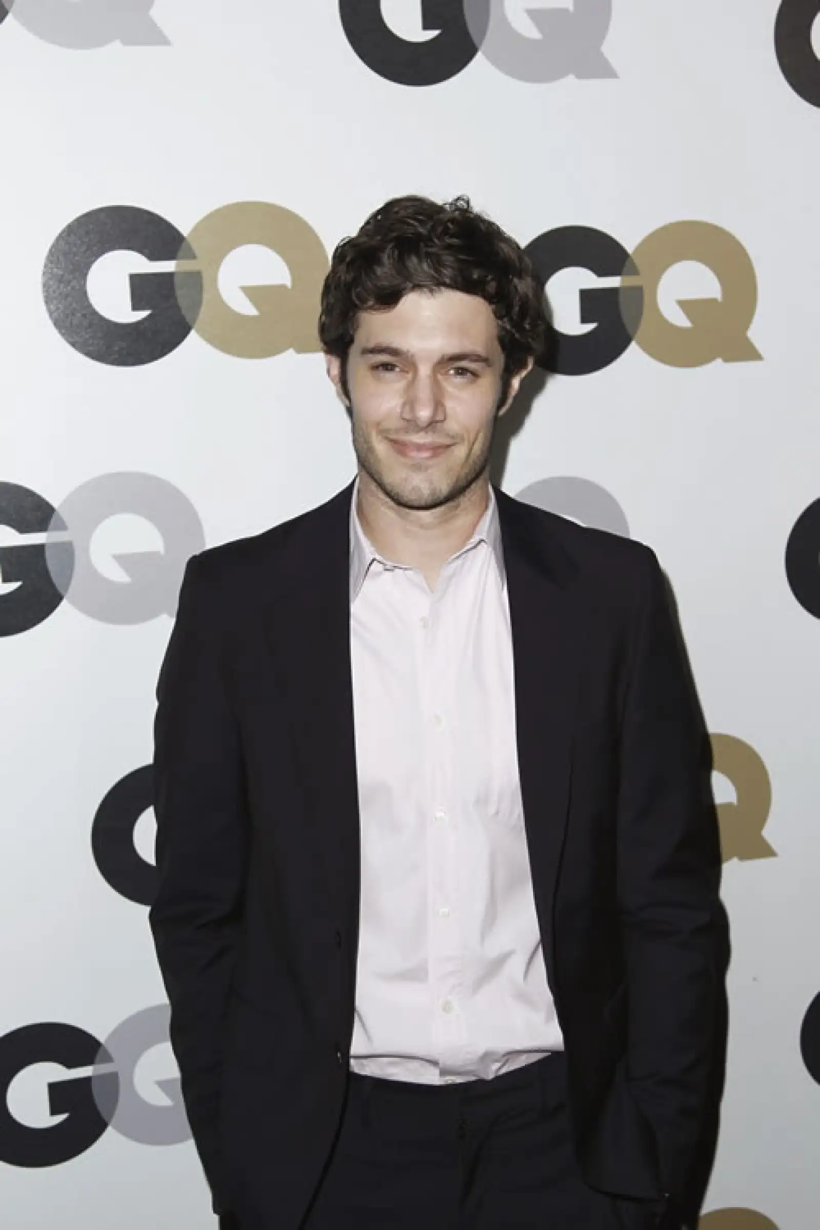 El actor Adam Brody en la premiación del Hombre del Año de GQ.