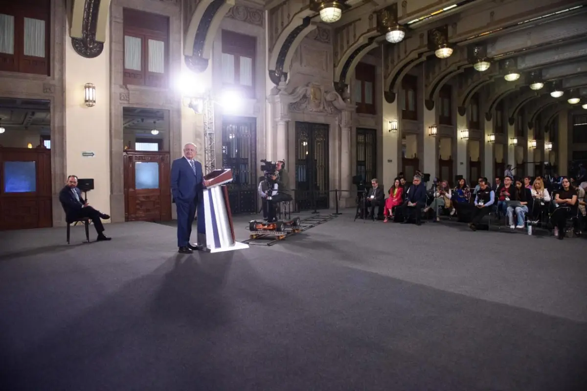 AMLO-gira-adios.jpeg