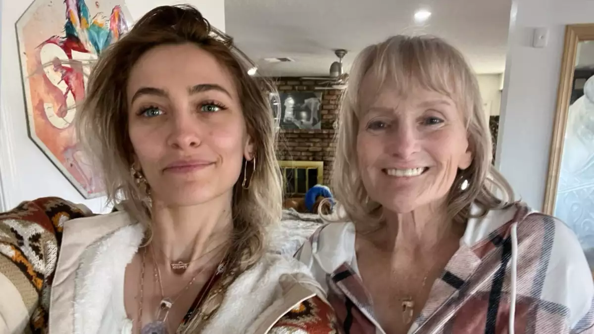 paris-jackson-reencuentro-mama-Debbie-Rowe.jpg