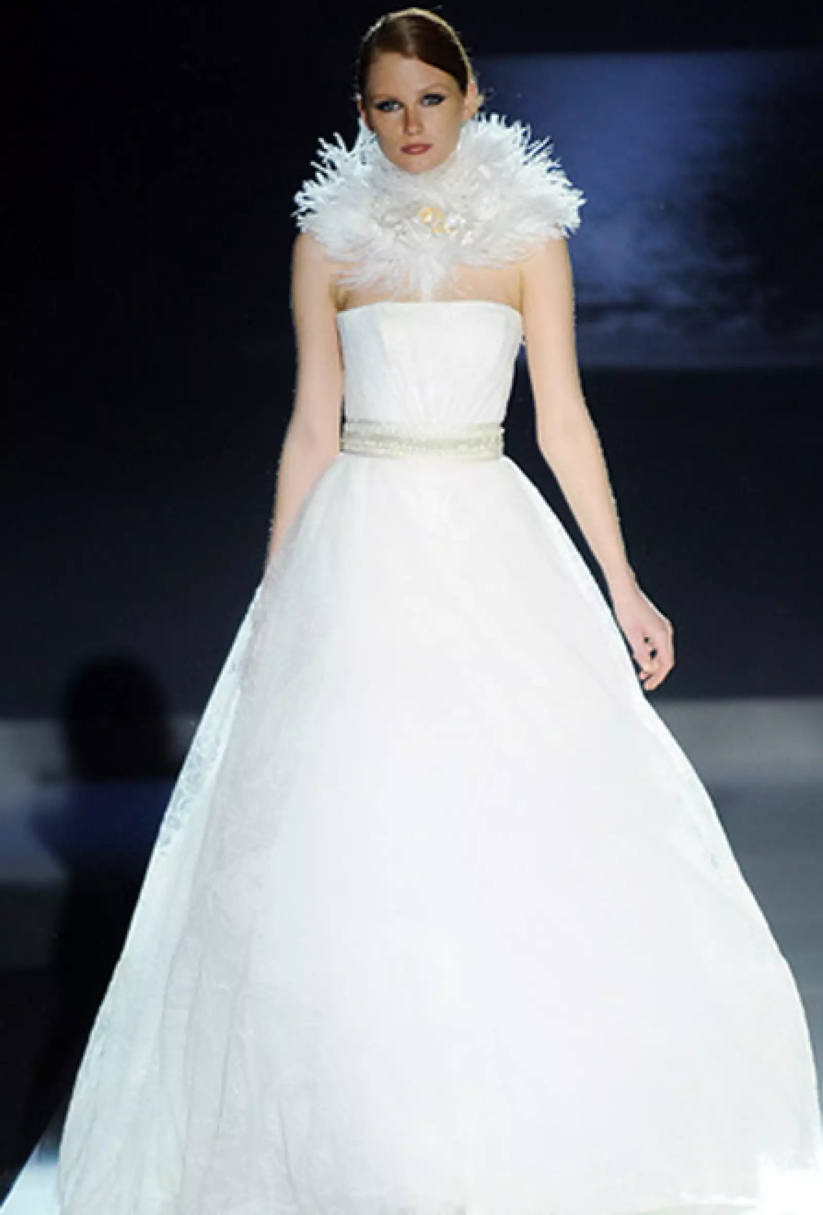 Cortes princesa y aplicaciones de cristales integraron parte de la princesa del creativo.