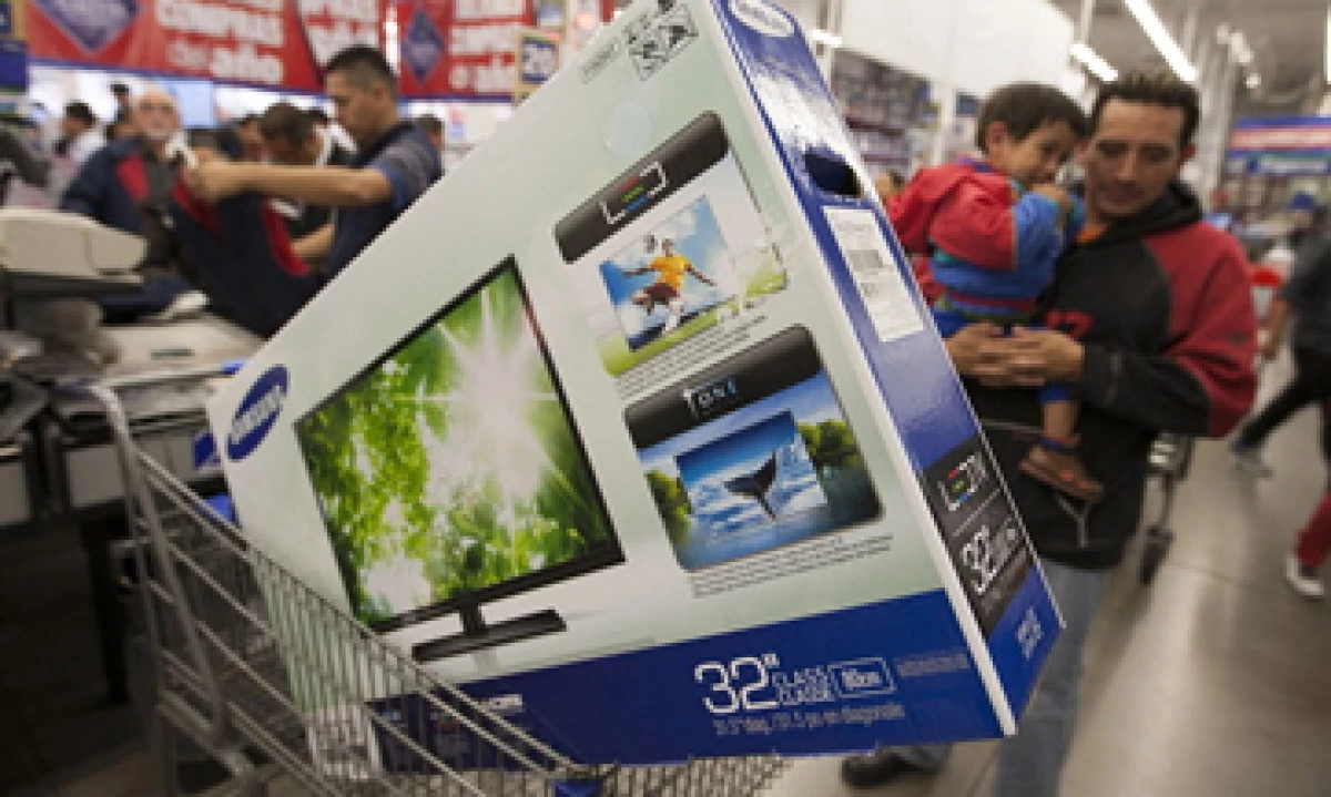 De acuerdo con un sondeo de Walmart, más del 50% de los consumidores prevé gastar más en botanas y bebidas por el Mundial. (Foto: Cuartoscuro)