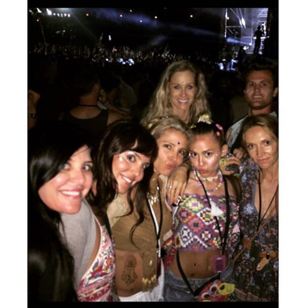 Elsa Pataky y Miley Cyrus parecen llevarse muy bien.