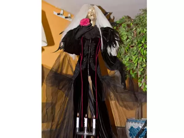Este es otro de los vestidos que Gloria Trevi donó al bazar de Daniela Castro.