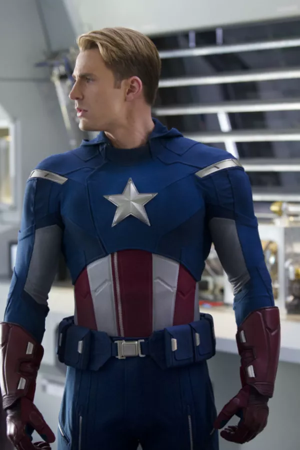 Chris Evans tuvo que aumentar masa muscular para interpretar al héroe favorito de los Estados Unidos, el Capitán América.