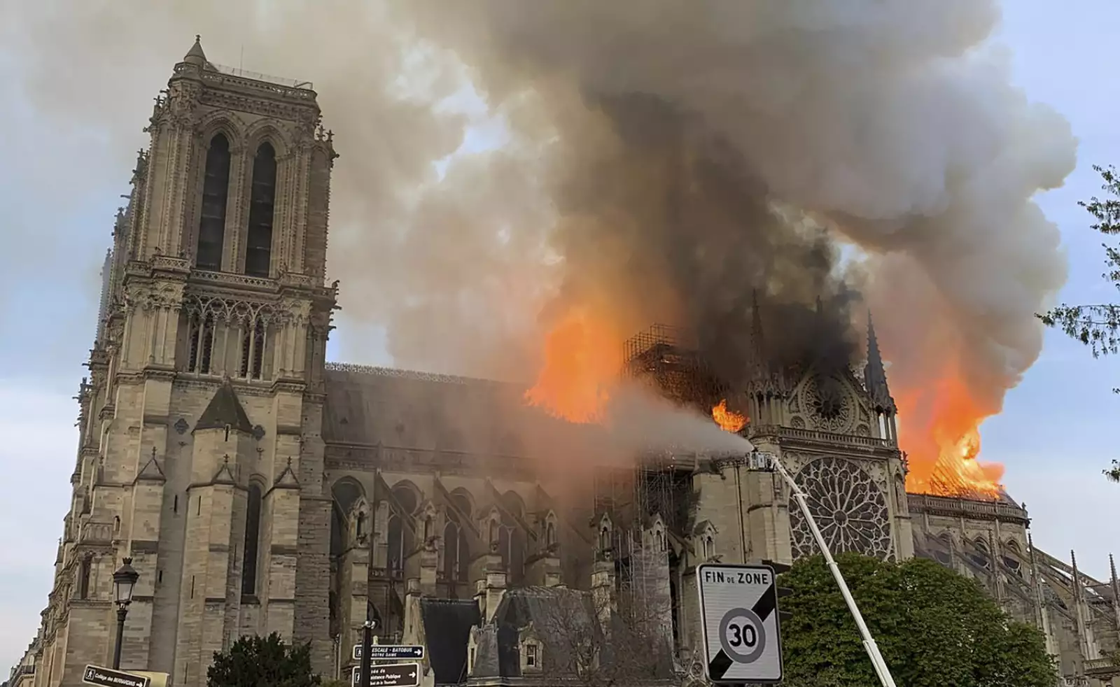 Incendio Notre Dame-11