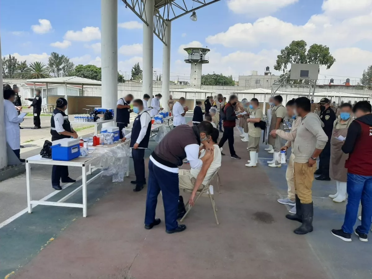 Aplicación de vacunas a reos en la CDMX 