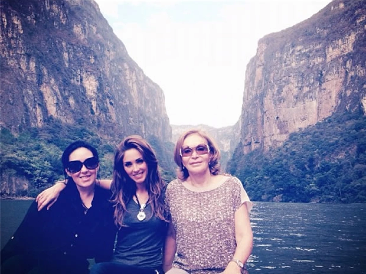 La ex RBD se encuentra en dicho estado y presumió en su cuenta de Twitter sus fotos en el Cañón del Sumidero.