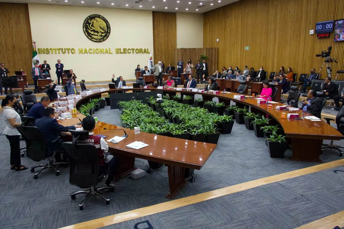 Sesión extraordinaria en el INE